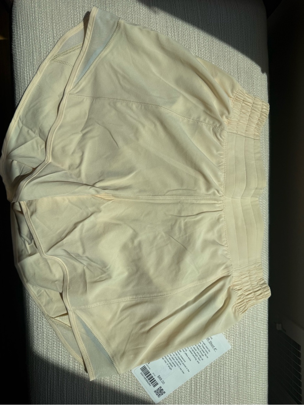 Lululemon Hotty Hot 4” short buttercream